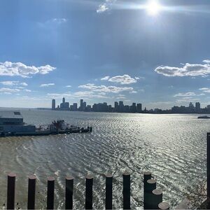 Meet your Posher, Nelis